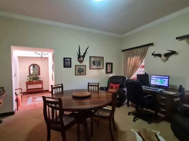 5 Bedroom Townhouse For Sale in Jordaan Park