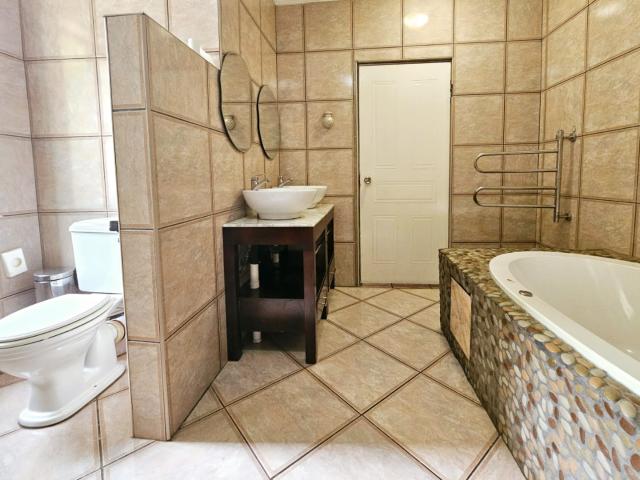 5 Bedroom Townhouse For Sale in Schoemansville