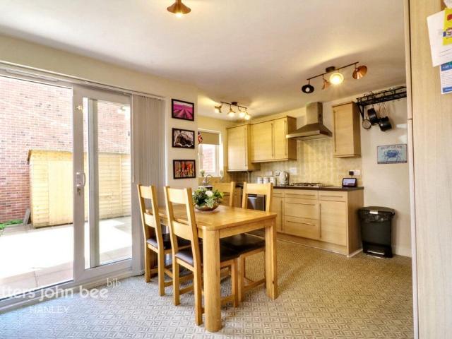 5 bedroom townhouse for sale