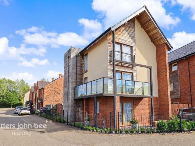 5 bedroom townhouse for sale