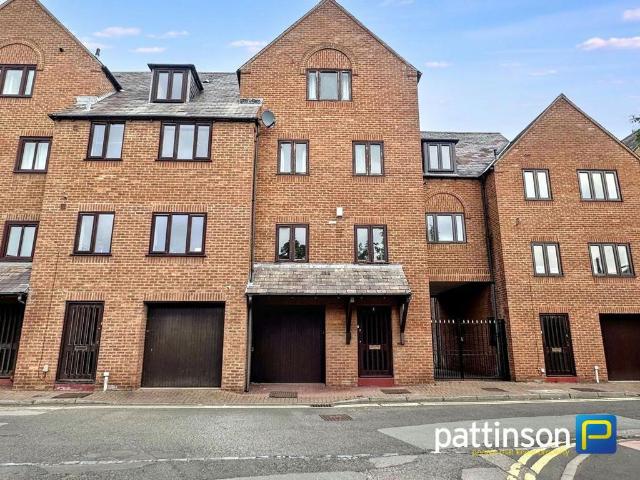 5 bedroom townhouse for sale