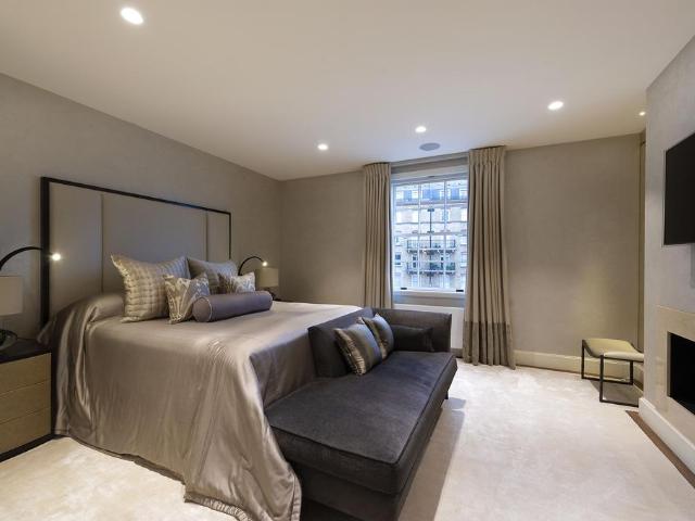 5 bedroom townhouse for sale