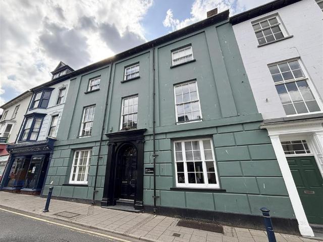 5 bedroom townhouse for sale