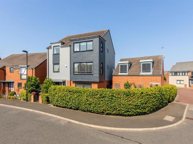 5 bedroom townhouse for sale