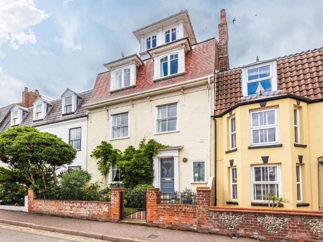 5 bedroom townhouse for sale