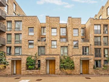 5 bedroom townhouse for sale