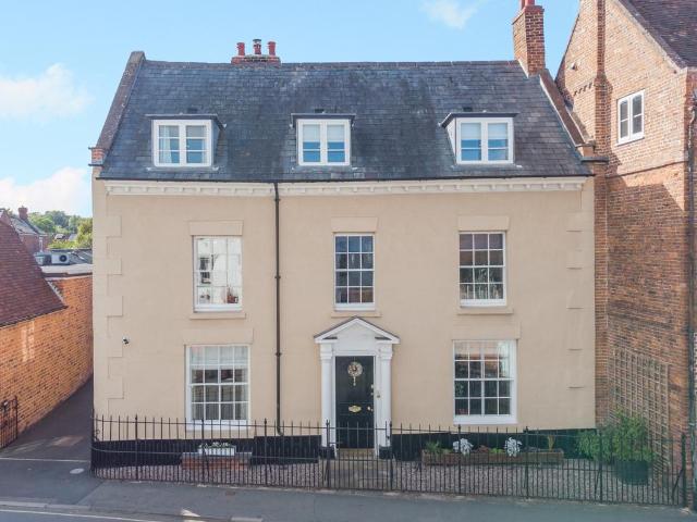 5 bedroom townhouse for sale