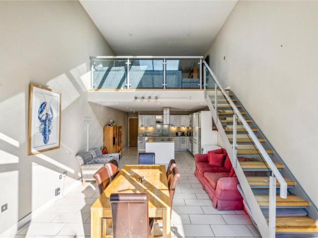5 bedroom townhouse for sale