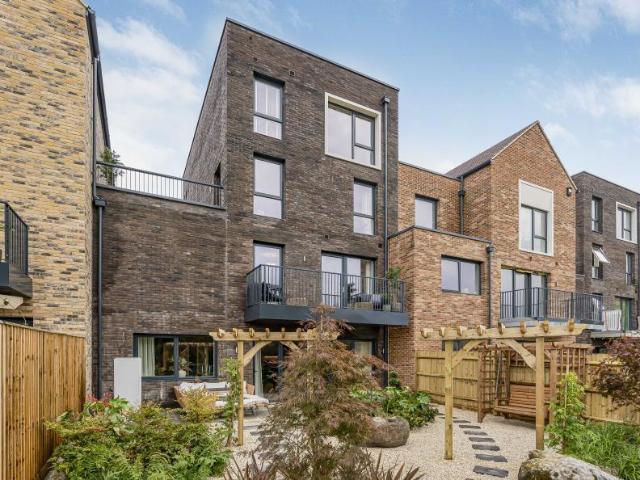 5 bedroom townhouse for sale