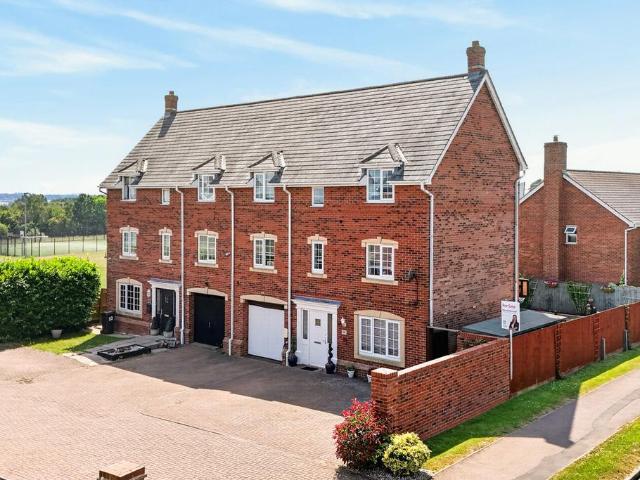 5 bedroom townhouse for sale