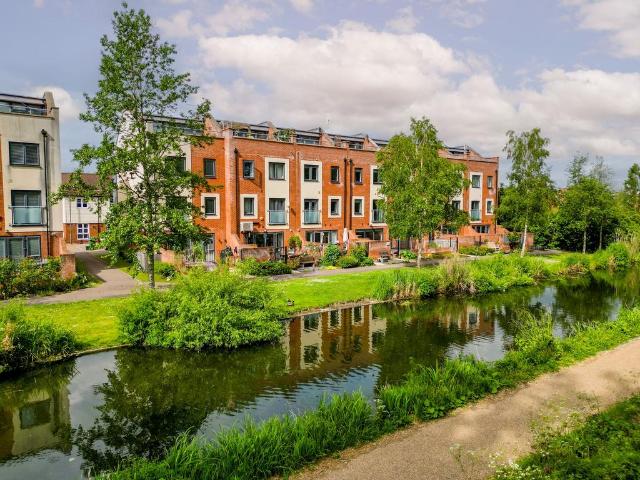 5 bedroom townhouse for sale
