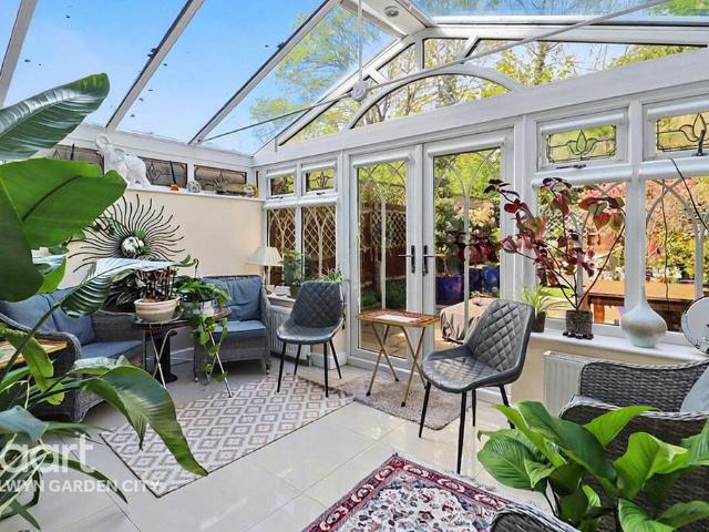 5 bedroom townhouse for sale