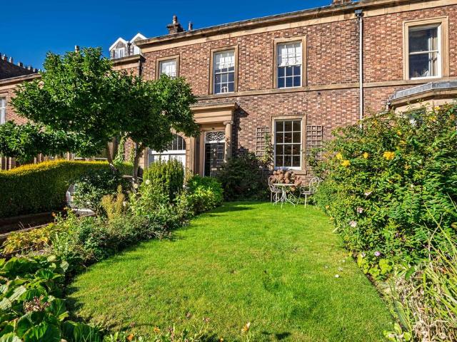 5 bedroom townhouse for sale