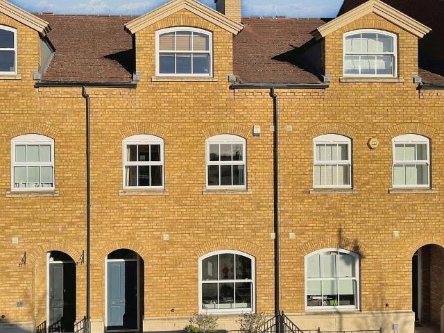 5 bedroom townhouse for sale