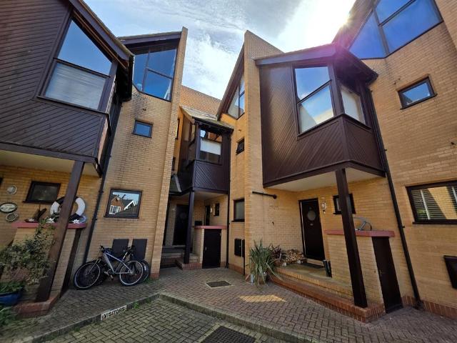 5 bedroom townhouse for sale