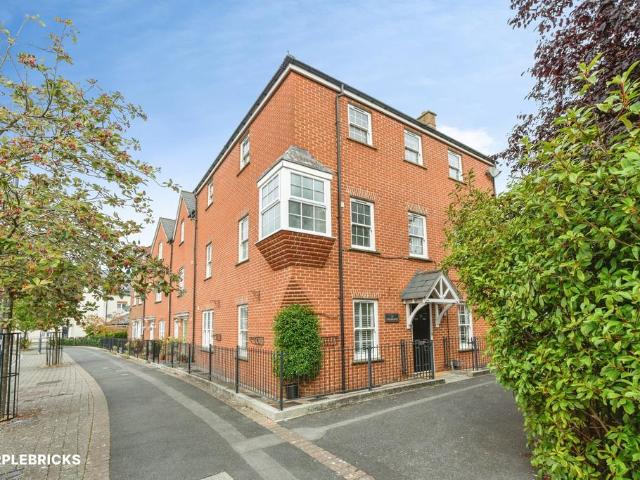 5 bedroom townhouse for sale