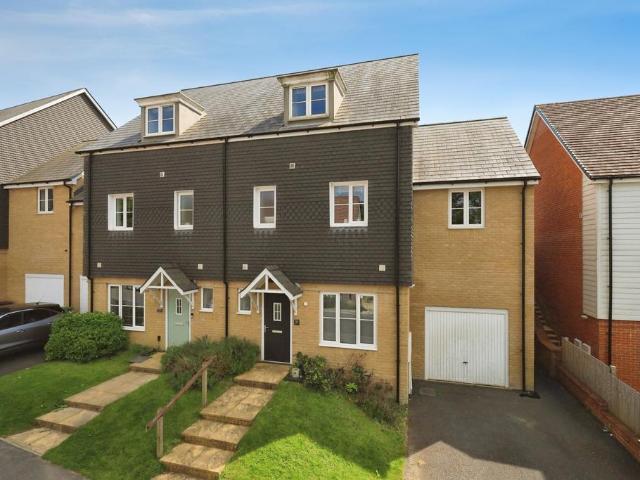 5 bedroom townhouse for sale