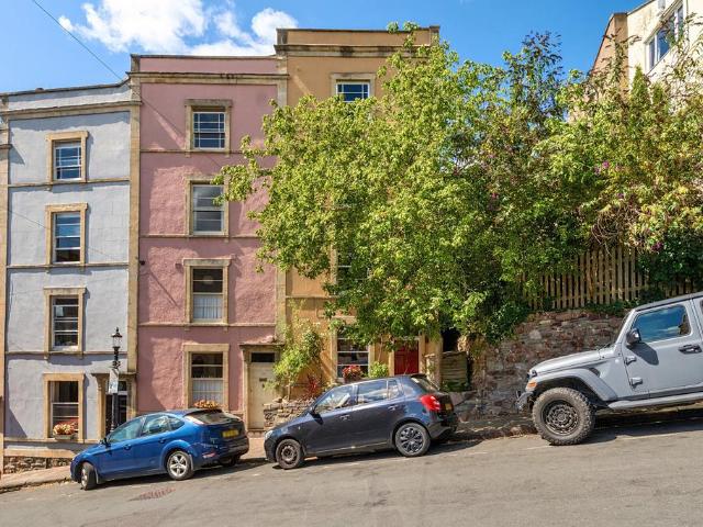 5 bedroom end of terrace house for sale