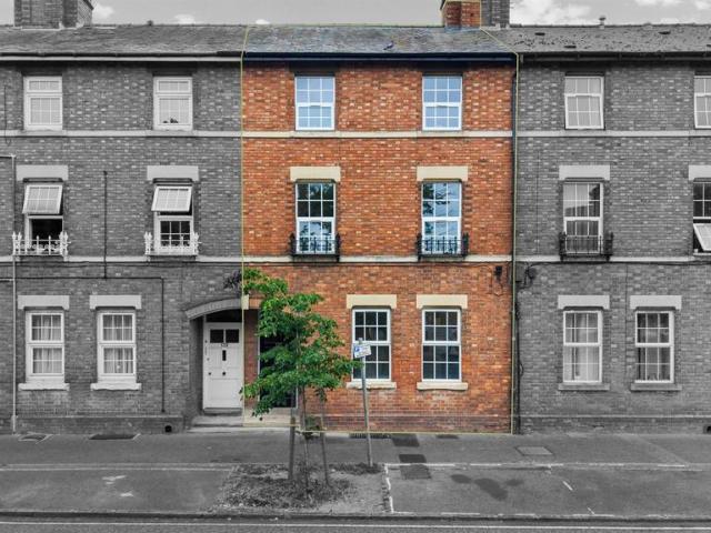 5 bedroom townhouse for sale