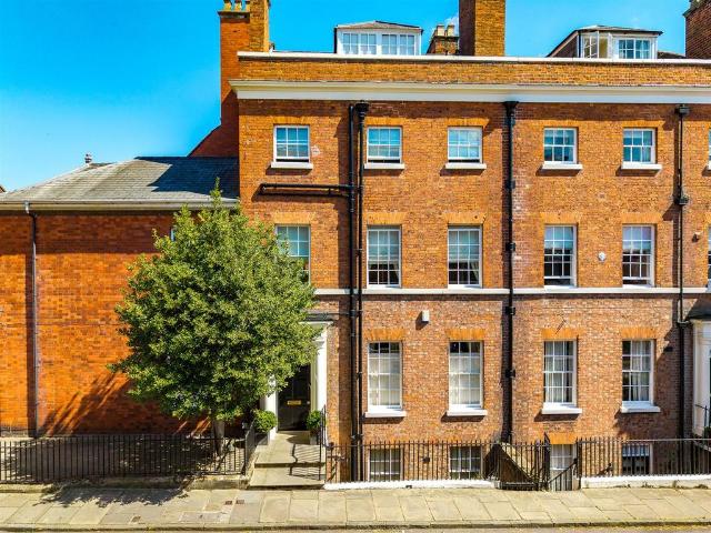 5 bedroom townhouse for sale