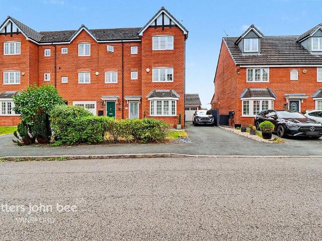 5 bedroom townhouse for sale