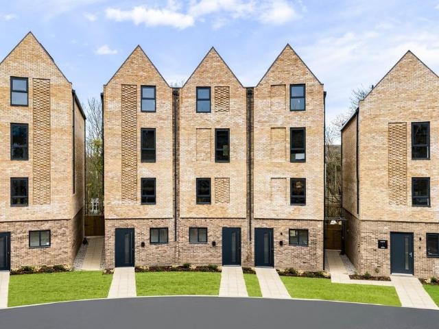 5 bedroom townhouse for sale