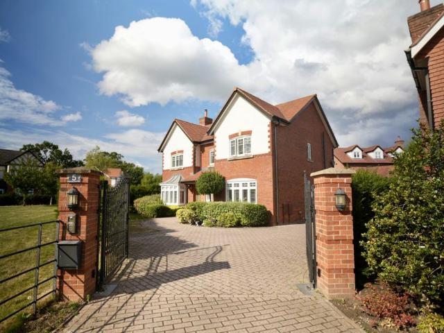 5 bedroom detached house for sale