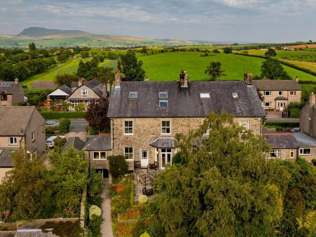 5 bedroom townhouse for sale