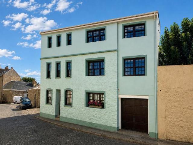 5 bedroom townhouse for sale