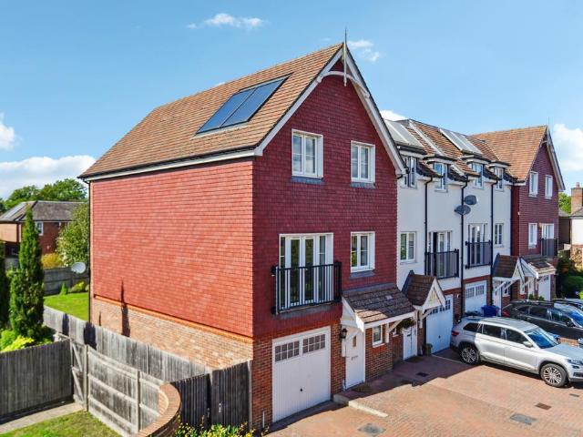 5 bedroom townhouse for sale
