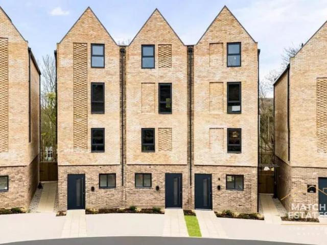 5 bedroom townhouse for sale