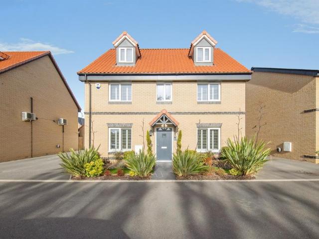 5 bedroom detached house for sale