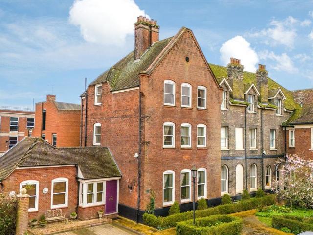 5 bedroom townhouse for sale