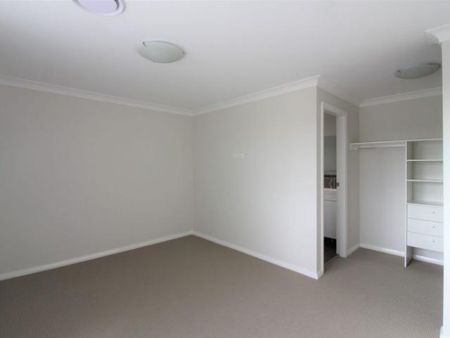 5 Bedroom Townhouse in A Prime Location For Lease Now!