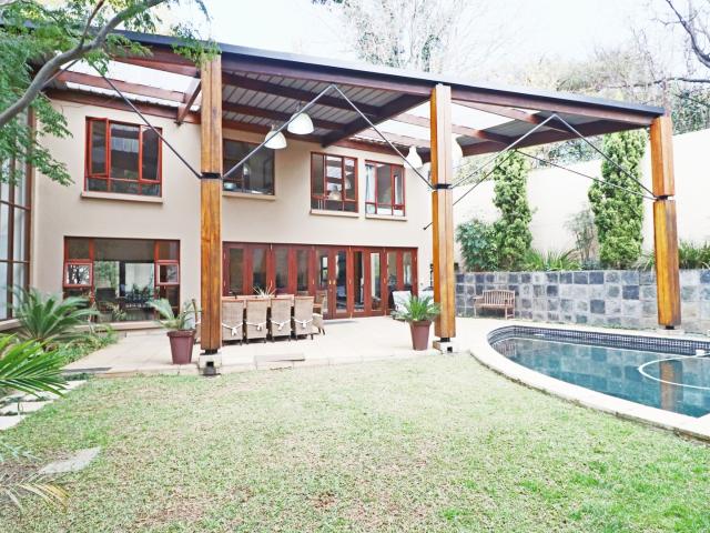 5 Bedroom Townhouse To Let in Bryanston