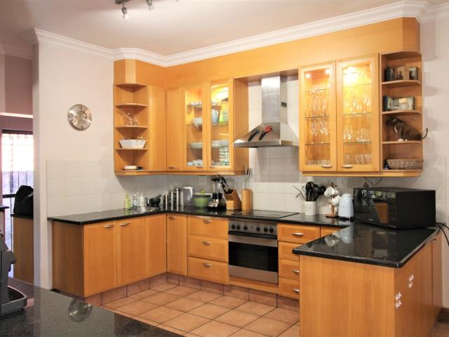 5 Bedroom Townhouse To Let in Bryanston