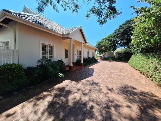 5 Bedroom Townhouse To Let in Mount Edgecombe Country Club Estate
