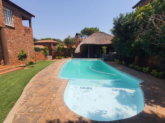 5 Bedroom Townhouse To Let in Safari Gardens