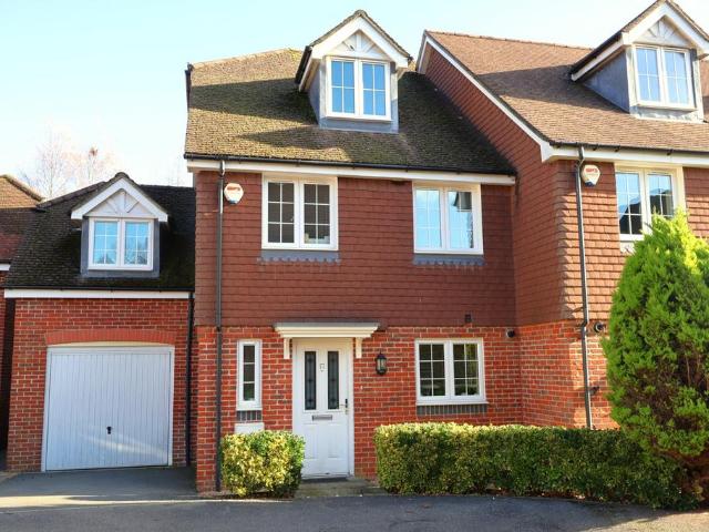5 bedroom townhouse to rent