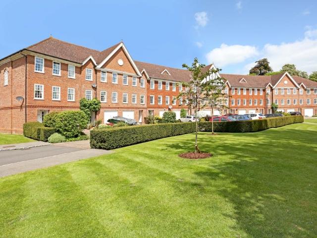 5 bedroom townhouse to rent