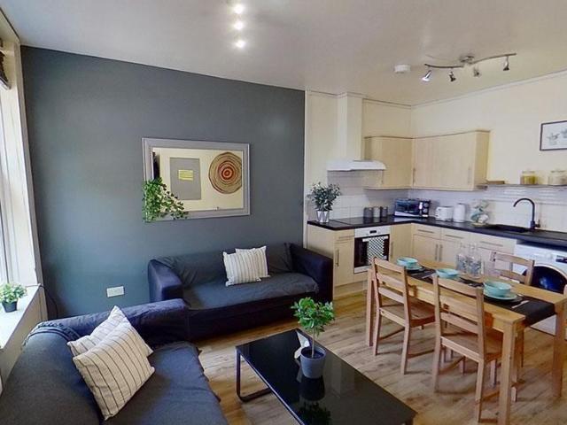 5 bedroom townhouse to rent