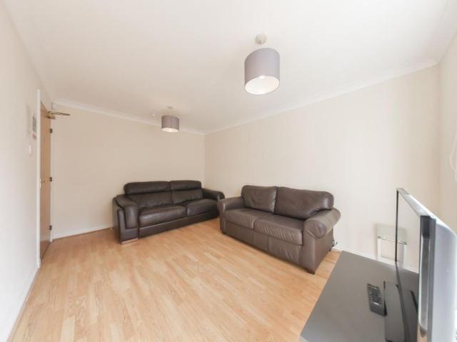 5 bedroom townhouse to rent
