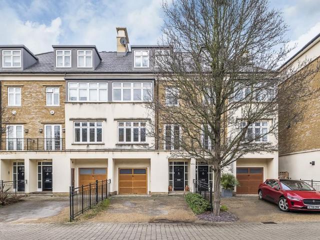5 bedroom townhouse to rent
