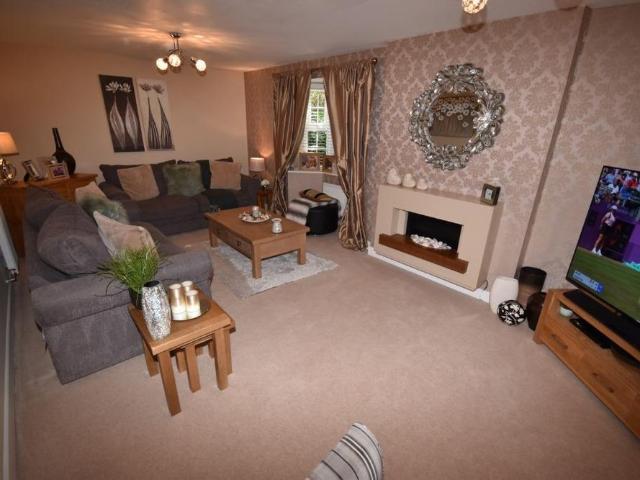 5 bedroom townhouse to rent
