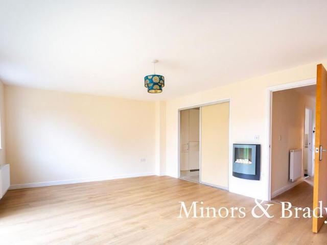 5 bedroom townhouse to rent