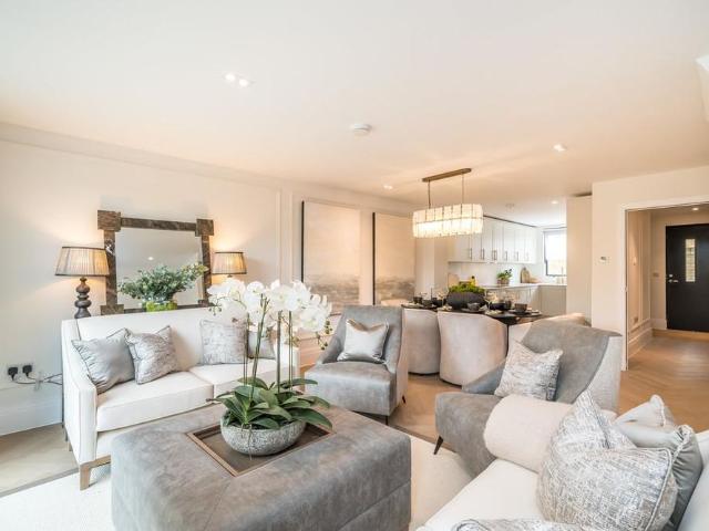 5 bedroom townhouse to rent