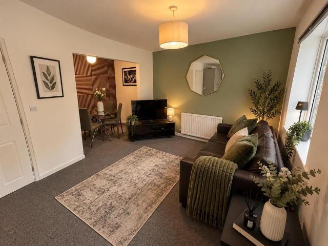 5 bedroom townhouse to rent