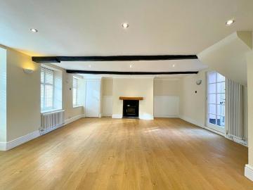 5 bedroom townhouse to rent
