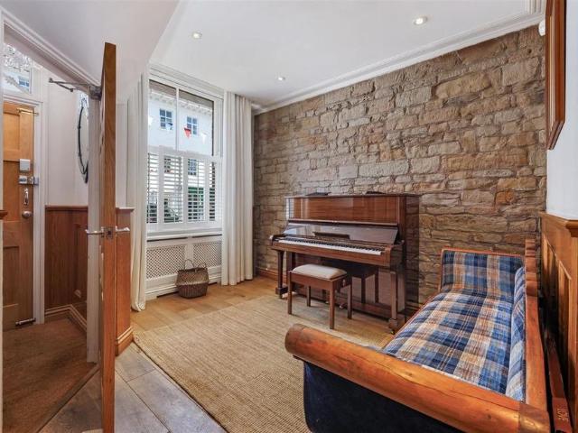 5 bedroom townhouse to rent