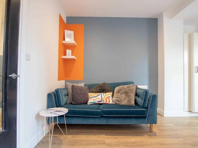 5 bedroom townhouse to rent